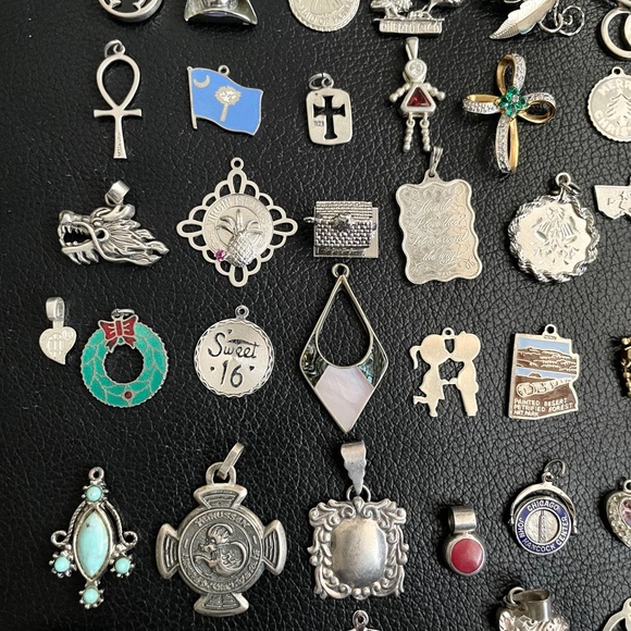 Lot of 68 Sterling Silver quality charms pendants - Picture 3 of 13